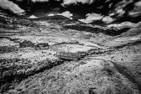 Beudy mynydd yn Hafod